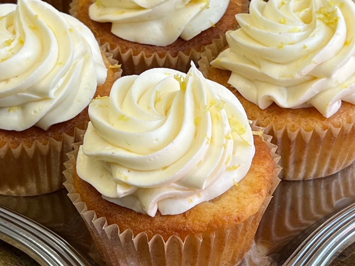 Glutenfria citroncupcakes med passionsgömma & favoritfrostingen